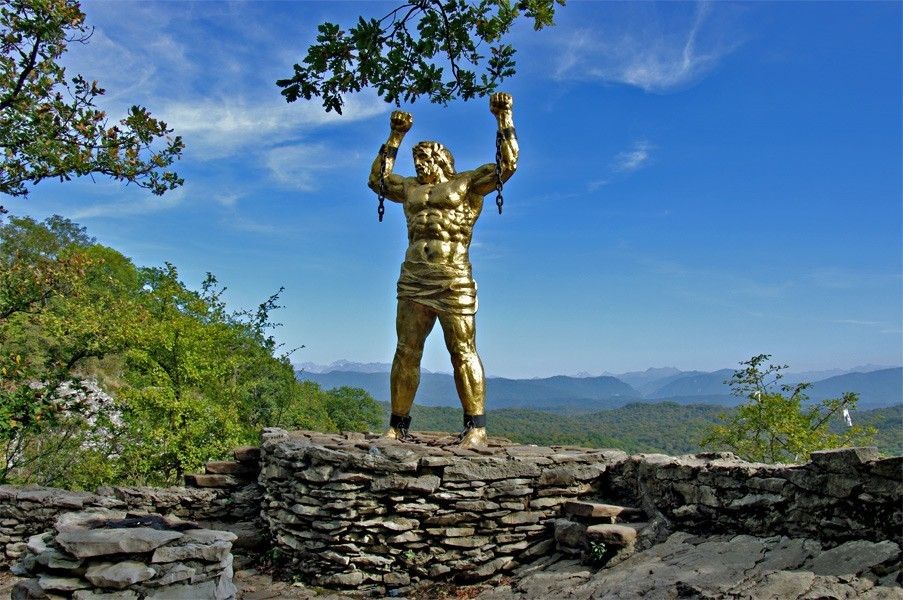 Фото статуи Прометея в Орлиных скалах