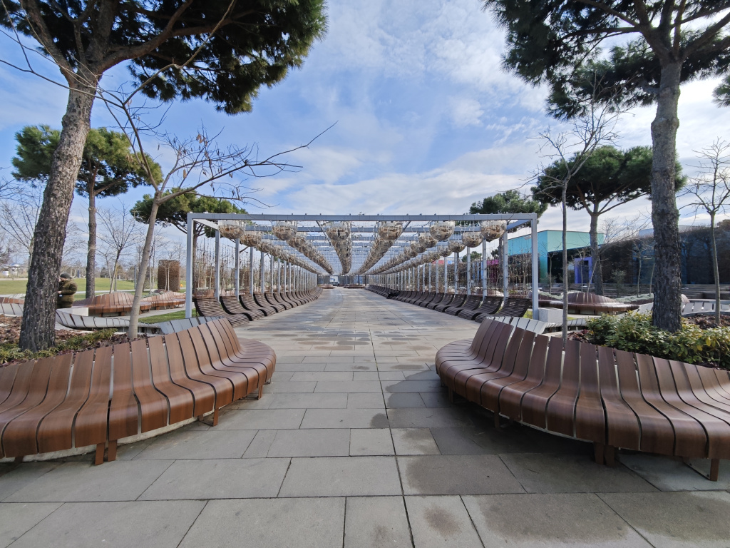 Лавочки в Парке Галицкого