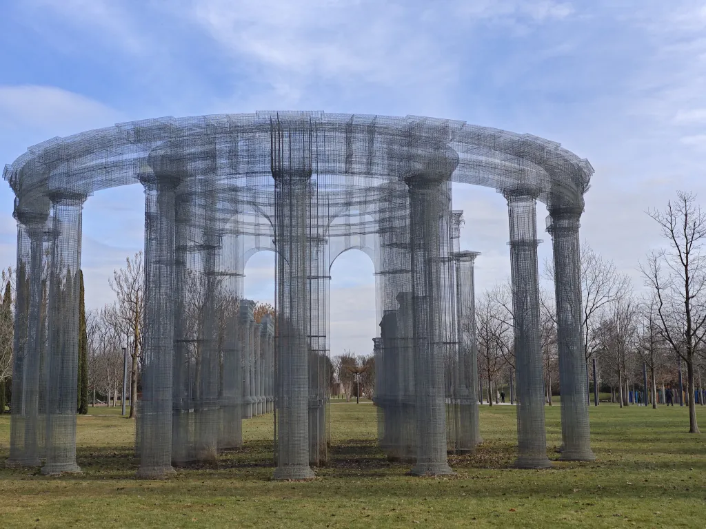 Арт-объект Абстракта в Краснодаре в парке Галицкогод